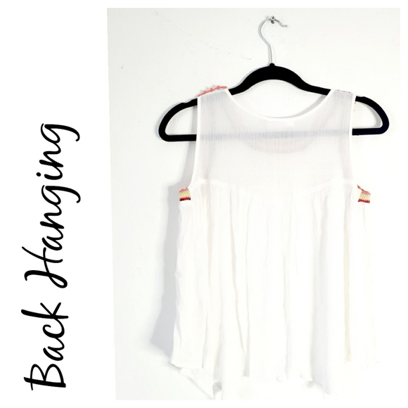 💥Lauren Conrad Crochet Asymmetrical Hem Top - Picture 4 of 11